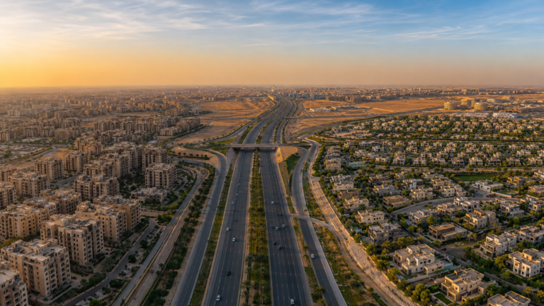 Road connection between New Cairo and Mostakbal City - comparison guide visualization